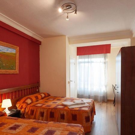 Hostal Manjon Burgos Bagian luar foto