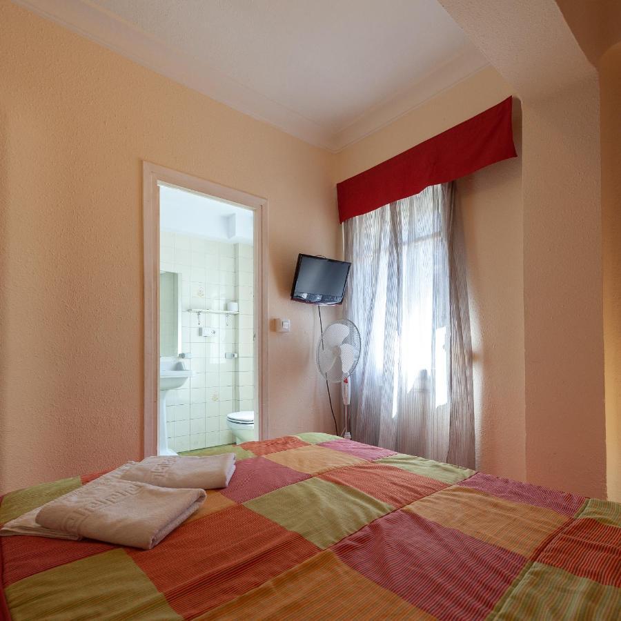Hostal Manjon Burgos Bagian luar foto