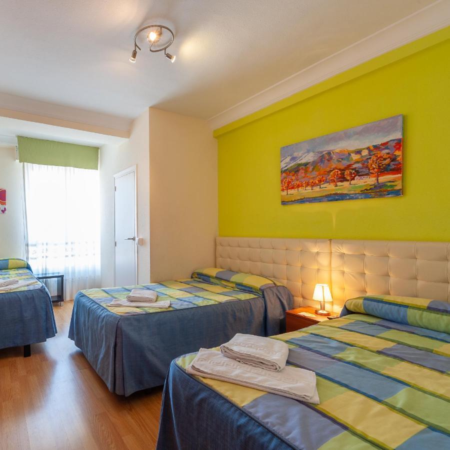 Hostal Manjon Burgos Bagian luar foto
