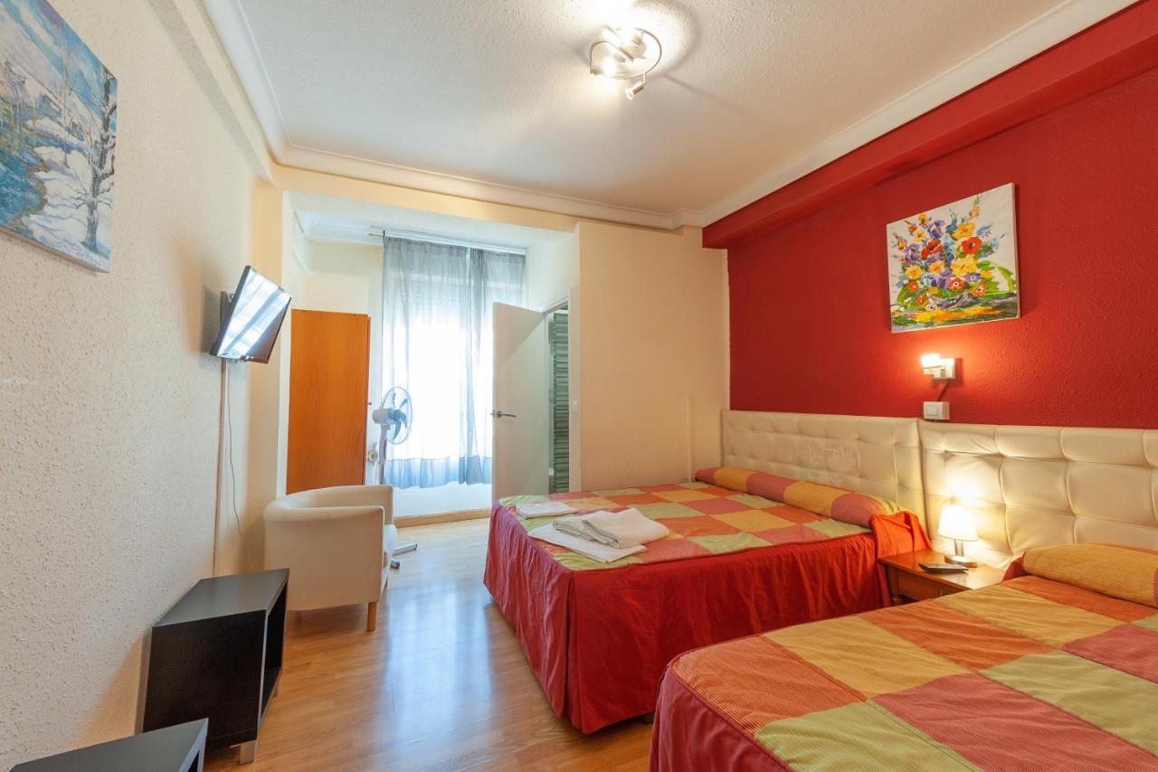 Hostal Manjon Burgos Bagian luar foto