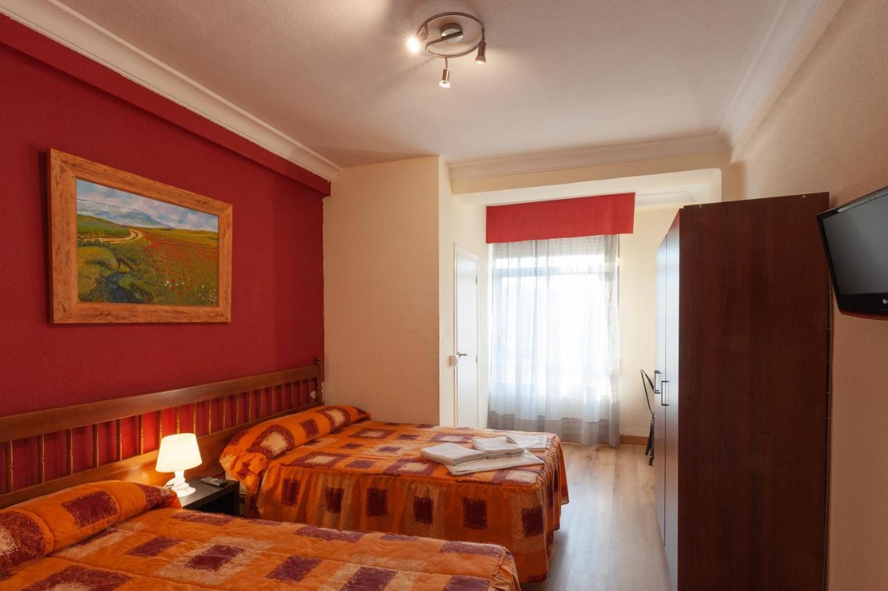 Hostal Manjon Burgos Bagian luar foto