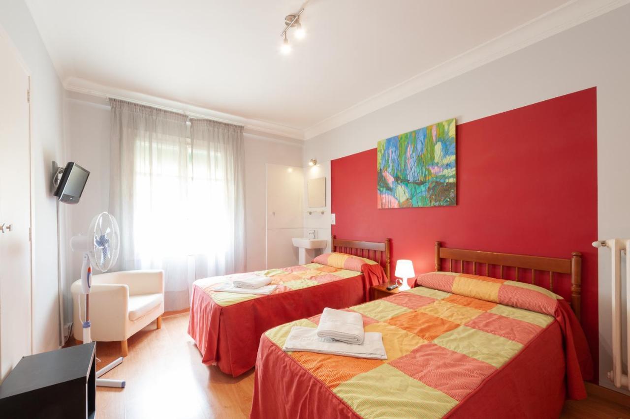 Hostal Manjon Burgos Bagian luar foto